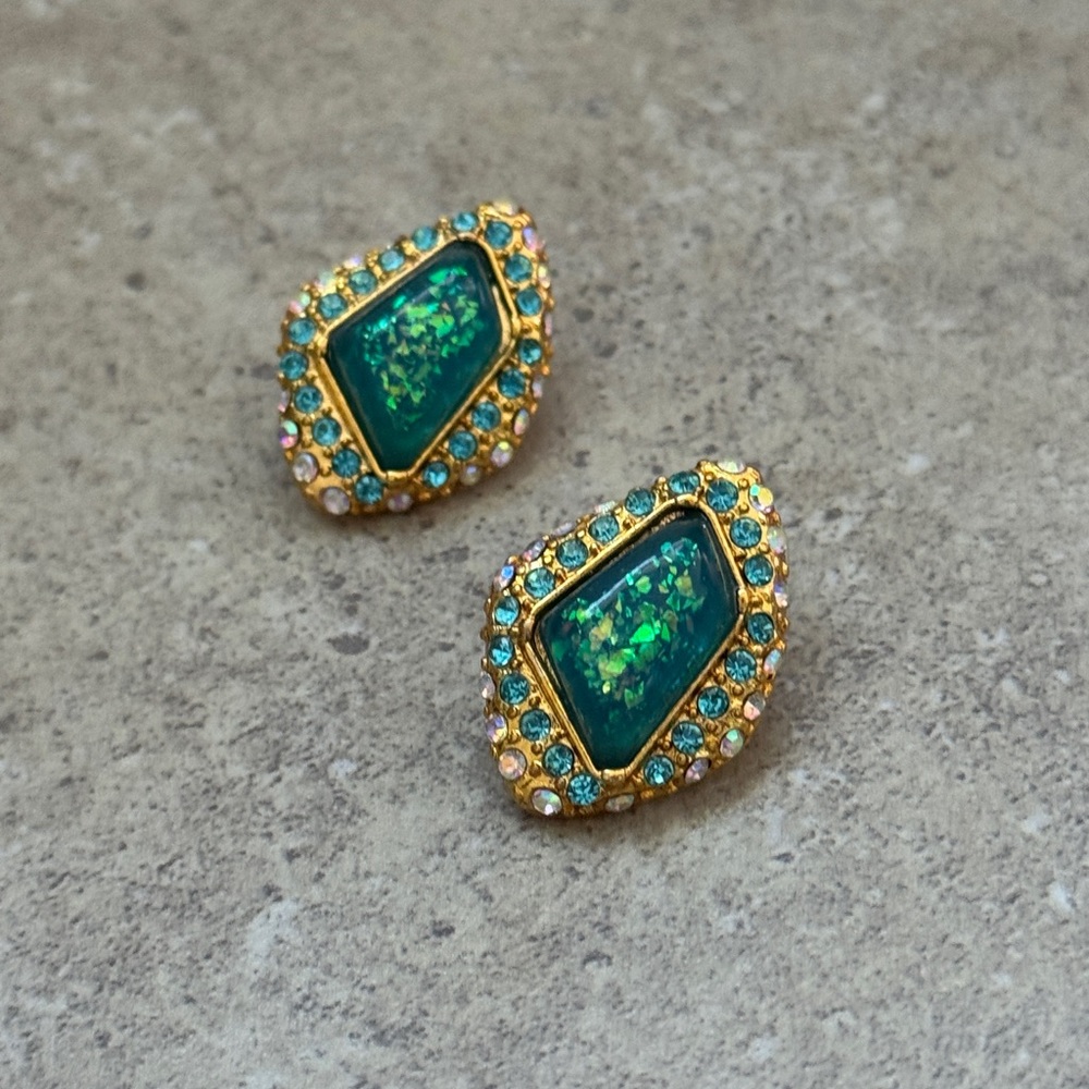💖4/$20 NEW Elegant Gold and Green Stud Earrings